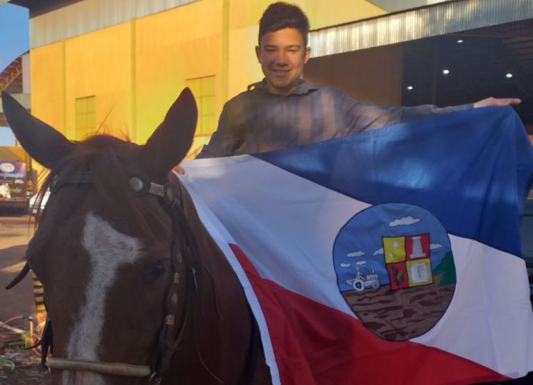 Quatro-pontense é finalista no Campeonato Paranaense de Rodeio Três Tambores
