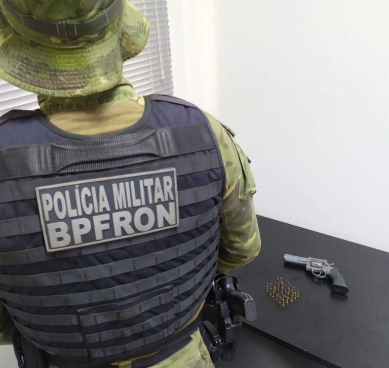 BPFron apreende cigarros contrabandeados, arma de fogo e munições em Santa Helena