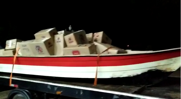 BPFron, Bope e PF apreendem em Entre Rios do Oeste embarcação carregada com cigarros contrabandeados 