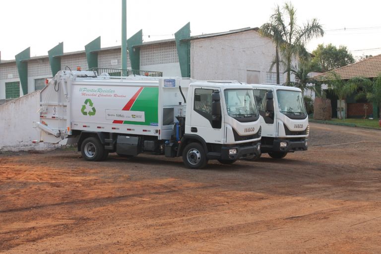 Caminhões e equipamentos do programa Lixão Zero serão entregues na quinta-feira