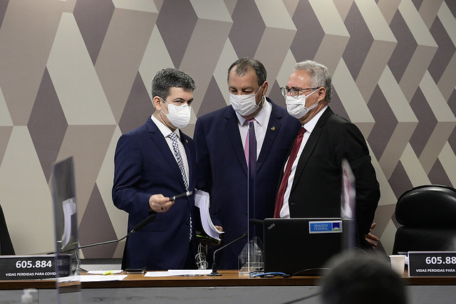 Jair Bolsonaro e os filhos Carlos, Flávio e Eduardo são indiciados pela CPI da Covid