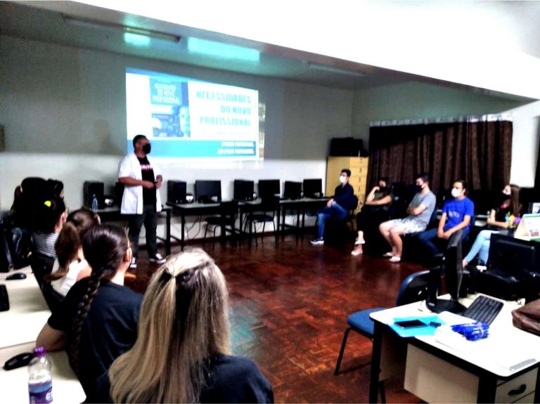 Curso gratuito de Assistente Administrativo é iniciado em Entre Rios do Oeste