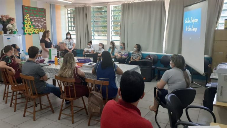 Dia do professor é marcado por homenagens e reflexões sobre a importância da profissão em Santa Helena