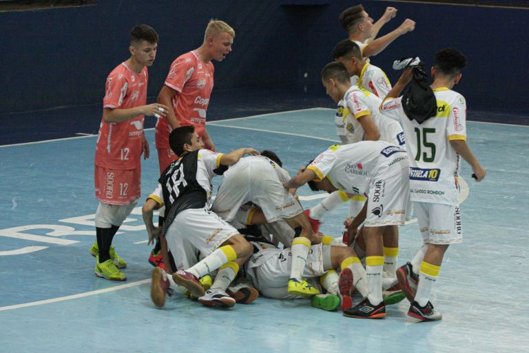 AACC Copagril/Prefeitura de Marechal Rondon avança à 3ª fase do Paranaense Sub-15