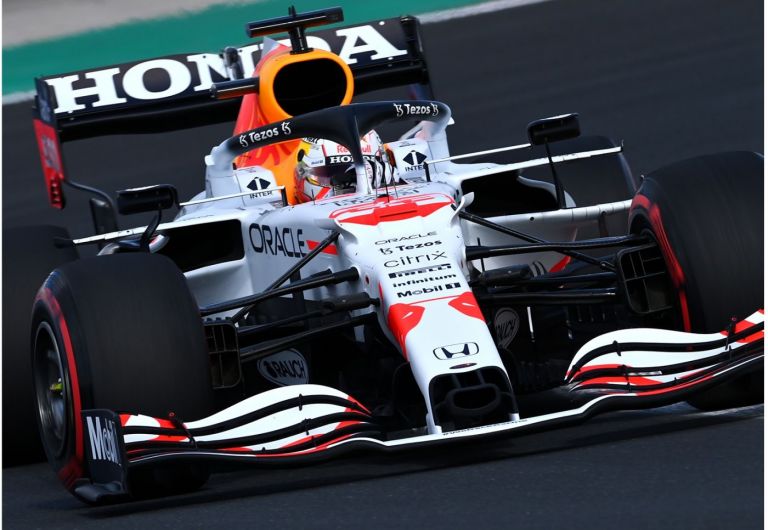 Verstappen volta à liderança da F1, mas Hamilton ganha impulso