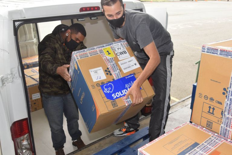 Paraná recebe novo lote de vacinas contra a Covid-19
