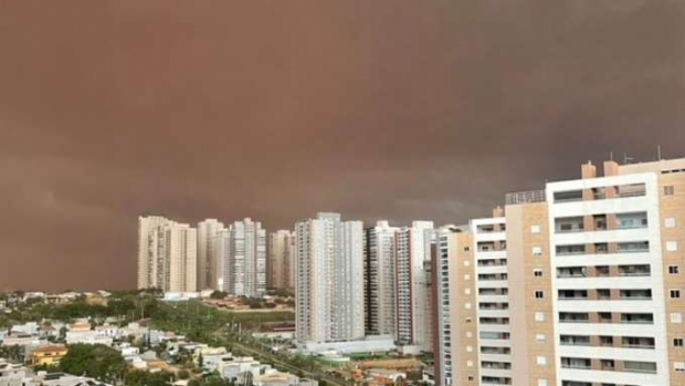 Nuvem de poeira deixa estragos no Mato Grosso do Sul