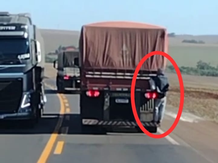 Homem é flagrado transitando pendurado em carreta na BR-163 entre Guaíra e Mercedes