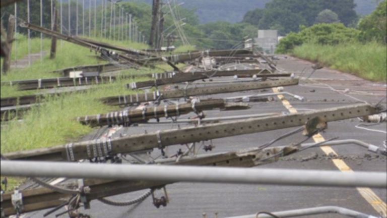 Temporal deixa 938 casas danificadas no Paraná e causa desligamento de cinco unidades geradoras da Itaipu