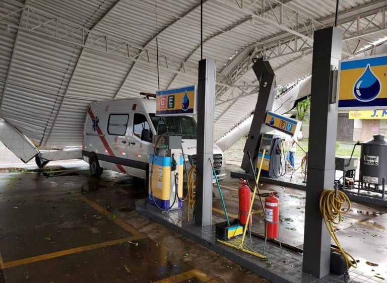 Vendaval e chuva de granizo provocam estragos em 16 municípios do Paraná