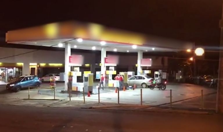 Brasileiros “invadem” a Argentina para abastecer veículos e começa faltar combustível em Porto Iguaçu