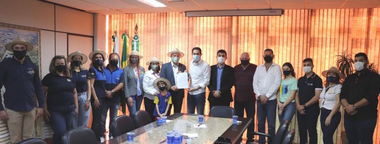 Prefeito rondonense sanciona lei que institui o Dia Municipal da Família Rotária