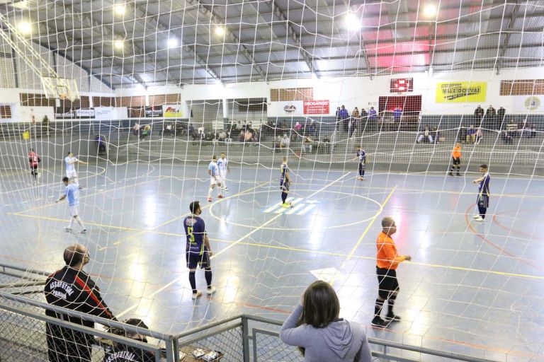 Santa Helena perde o primeiro jogo das quartas de final e precisa buscar o resultado em casa