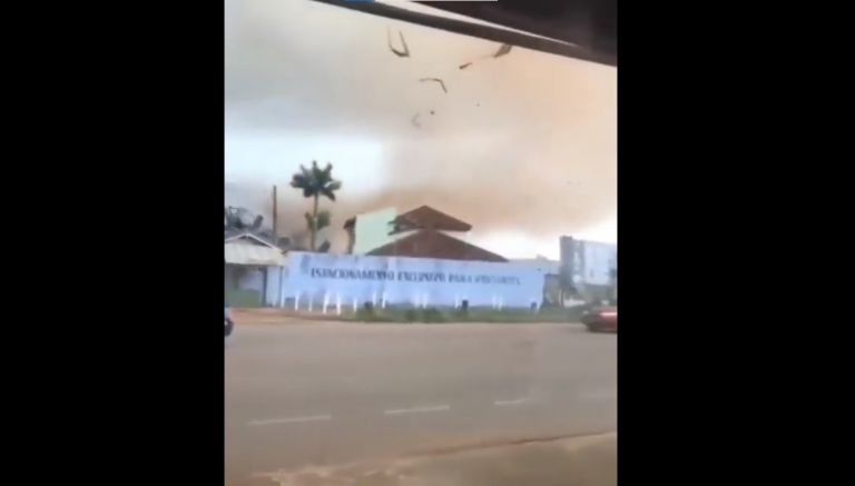 Tornado deixa estragos na cidade de Porto Velho