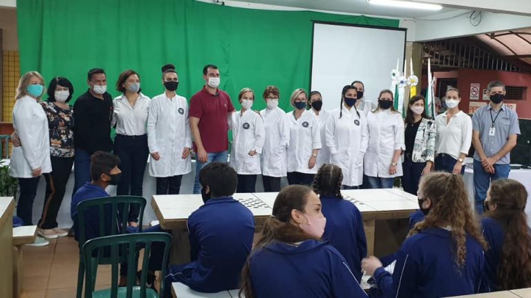 Alunos dos colégios estaduais cívico-militares de Marechal Rondon recebem uniformes; veja como é