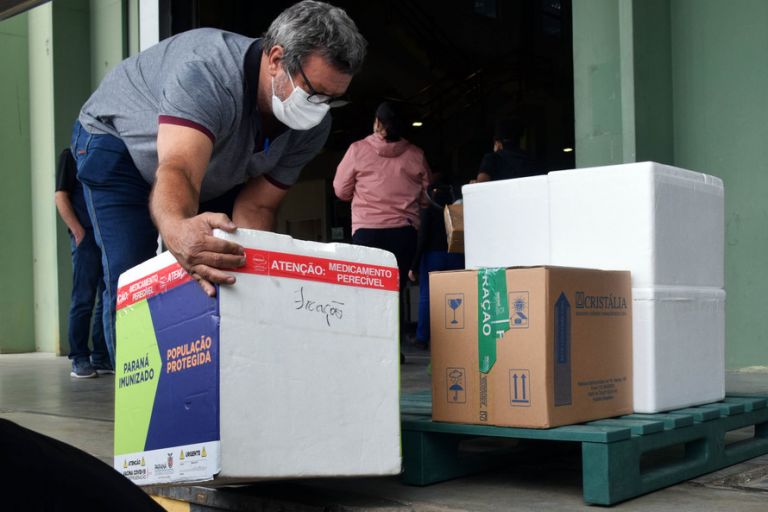 Com 124,2 mil vacinas distribuídas nesta sexta, Estado entrega 1 milhão às Regionais na semana