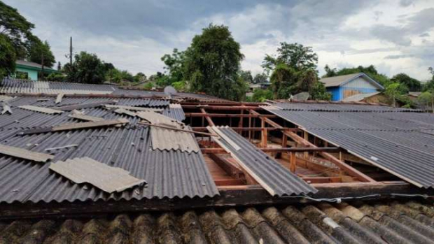 Forte vento deixa pelo menos 40 casas destelhadas em Capitão Leônidas Marques