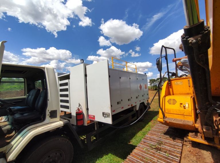 Secretaria de Agricultura rondonense adapta caminhão para o abastecimento e lubrificação de máquinas