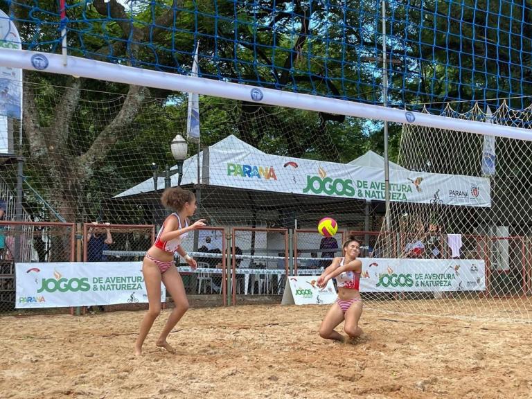 Circuito Paranaense de Vôlei de Areia é disputado na Praça Willy Barth