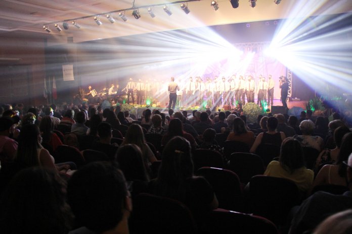 Aproximadamente sete mil pessoas já prestigiaram o espetáculo “Trem em Trilhas” do Coro Jovem Nós da Voz