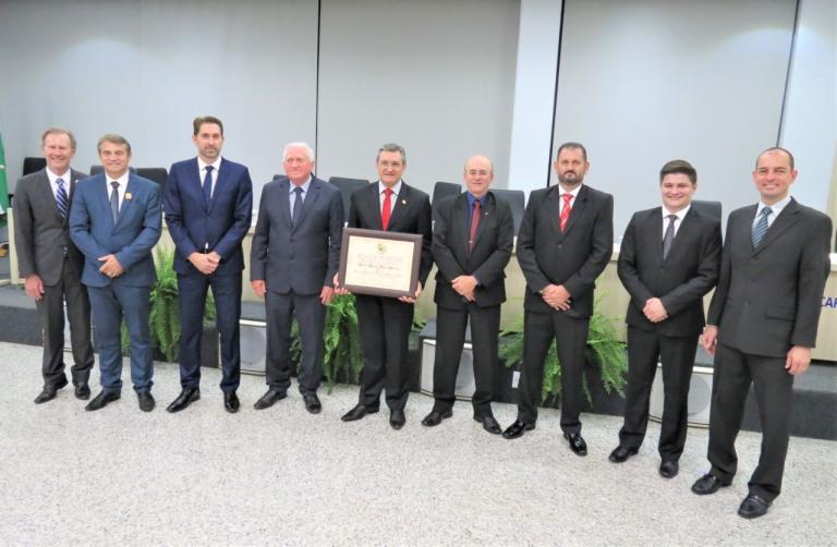 Legislativo entrega título de Cidadão Honorário ao pastor Vicente Mariano