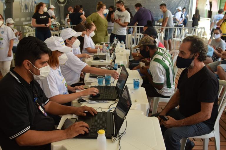 Paraná e ministérios do Brasil e Paraguai promovem testagem e vacinação na fronteira