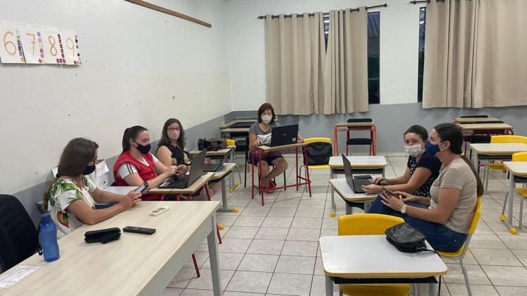 Quatro Pontes realiza encontro para avaliação e monitoramento do Plano Municipal de Educação