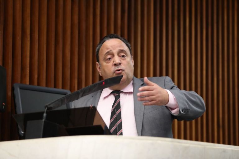 De volta à liderança do governo na Assembleia