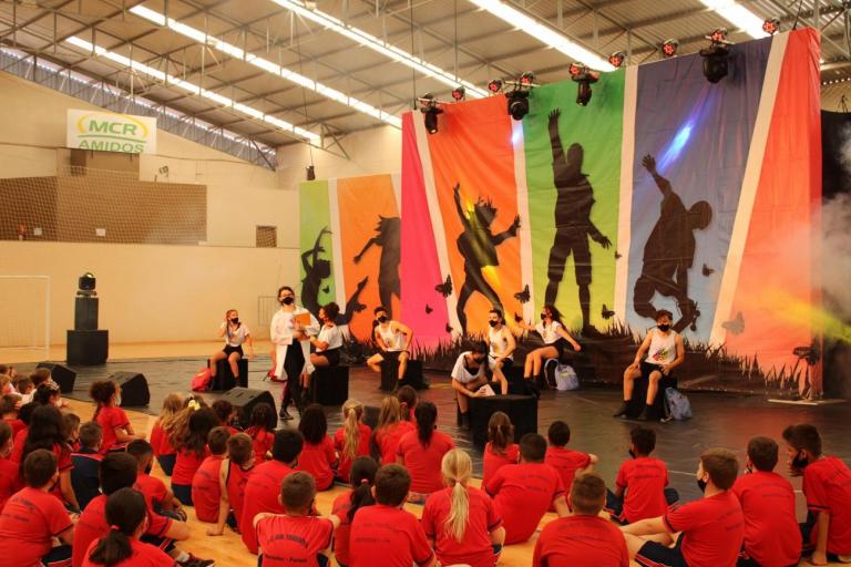 Espetáculo “Perigos nas Redes” é realizado para crianças e adolescentes mercedenses
