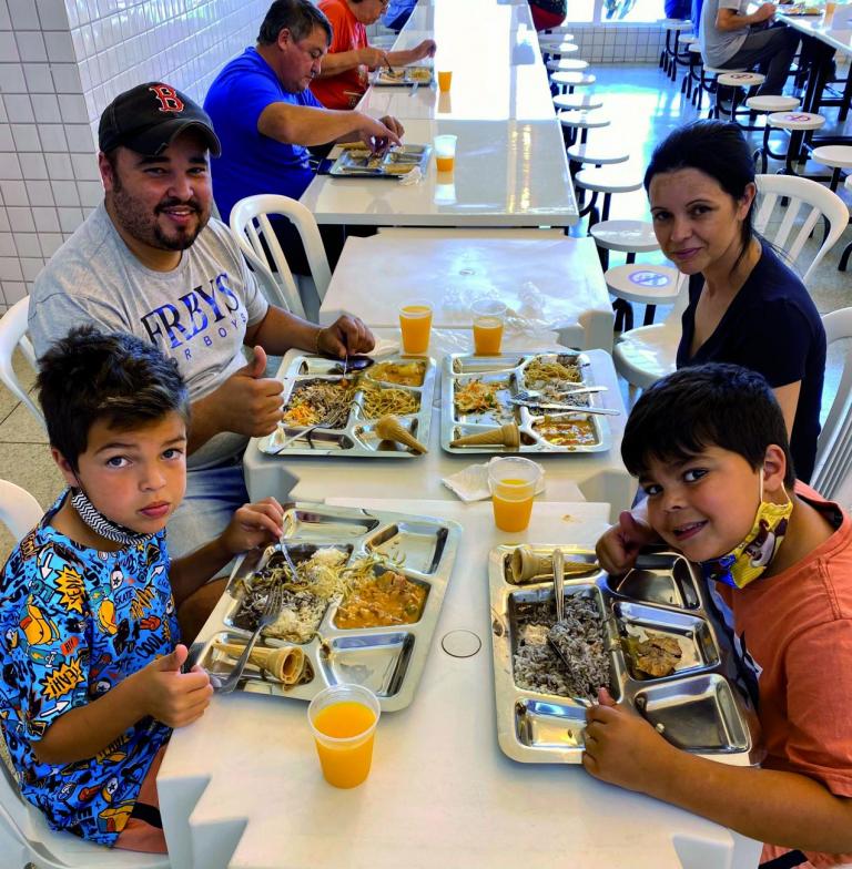 Restaurantes populares, vigor econômico e “jantar gratuito” no bairro mais vulnerável livram Capital do Oeste da fila do osso