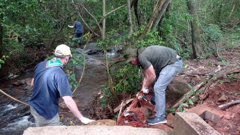 Poder Público e entidades realizam limpeza do Arroio Bonito e plantio de árvores