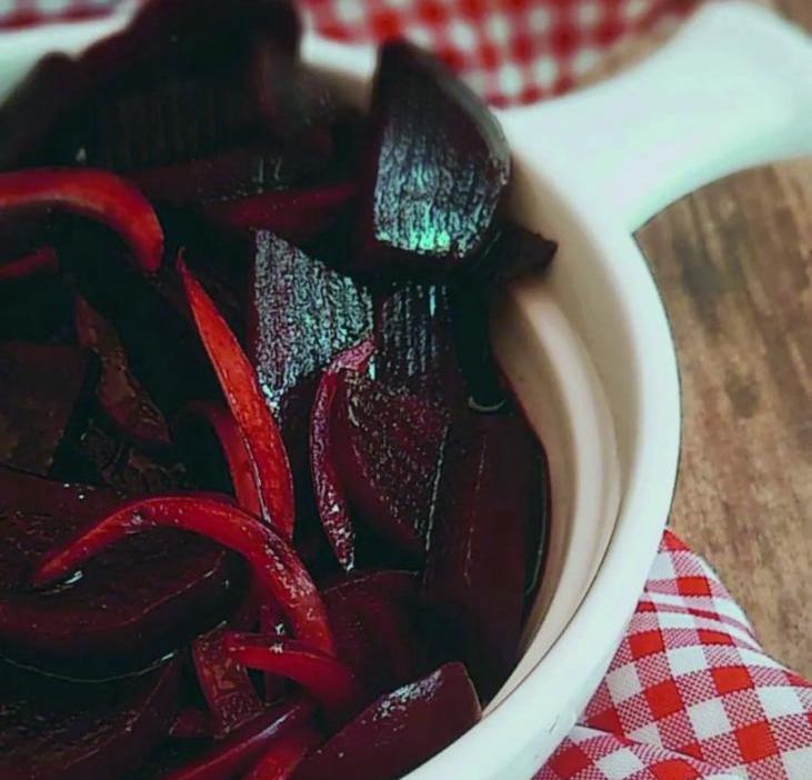 Salada de beterraba, cebola roxa e balsâmico