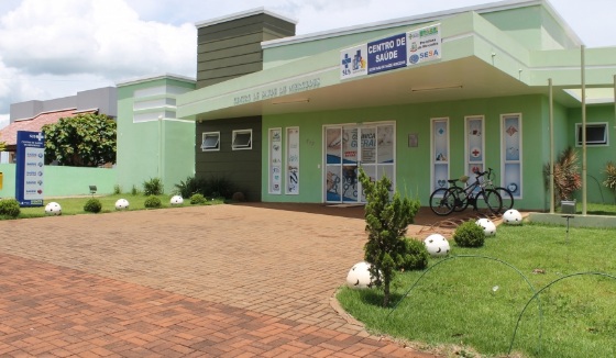 Jovem dá “mortal” em piscina e bate a cabeça violentamente no fundo em Mercedes