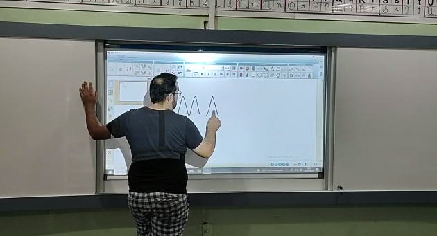 Primeira lousa digital de Marechal Rondon é instalada na Escola Waldomiro Liessen