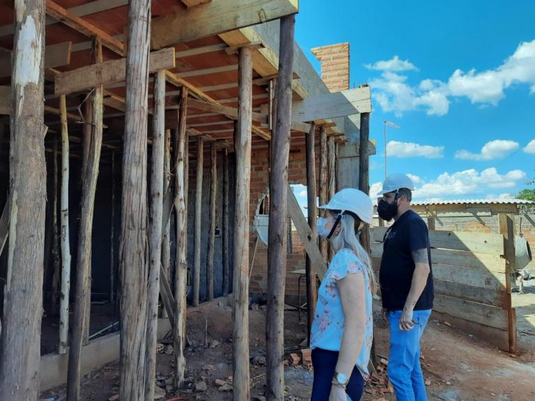 Secretária de Saúde rondonense vistoria obras de UBS e do CIS