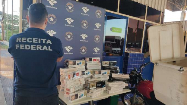 Cigarros eletrônicos, maços de cigarro e eletrônicos são retidos em Foz do Iguaçu