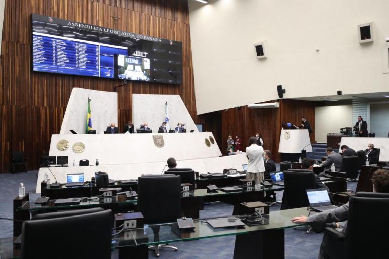 Deputados aprovam política de combate à depressão e ao suicídio em escolas do Paraná