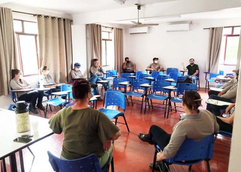 Agentes de endemias são capacitados para aplicar multas diante do descaso com a dengue em Santa Helena