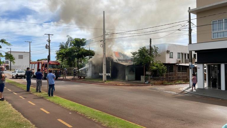 Incêndio mobiliza Corpo de Bombeiros nesta manhã em Marechal Rondon 