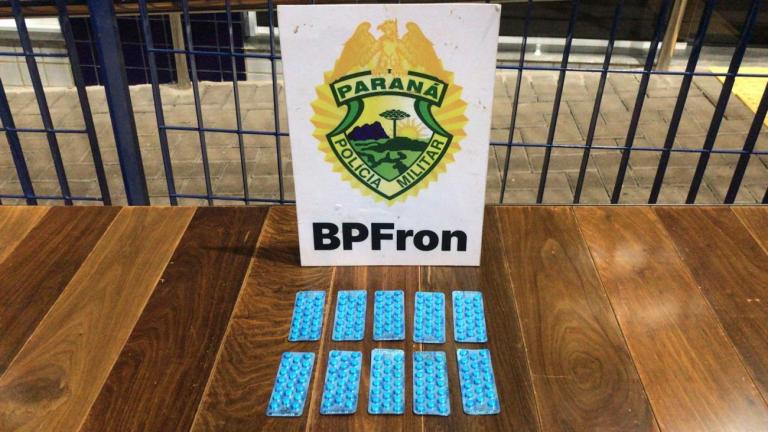 BPFron apreende remédios contrabandeados escondidos em lixeiro de ônibus na região