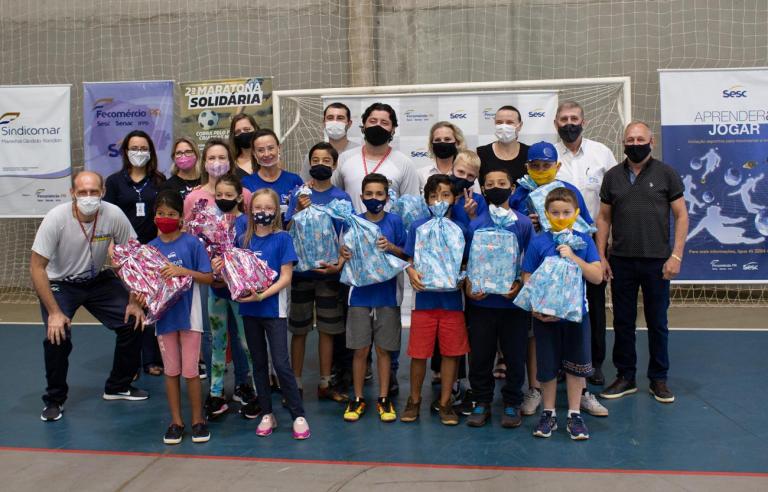 Sesc Marechal realiza entrega de tênis arrecadados na 2ª Maratona Solidária