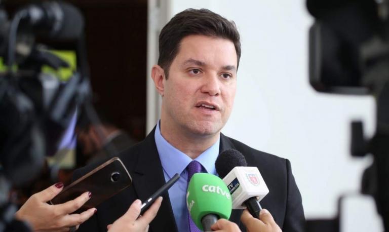 Guto Silva desiste de disputar o Senado e vai para a coordenação da campanha de Ratinho Junior