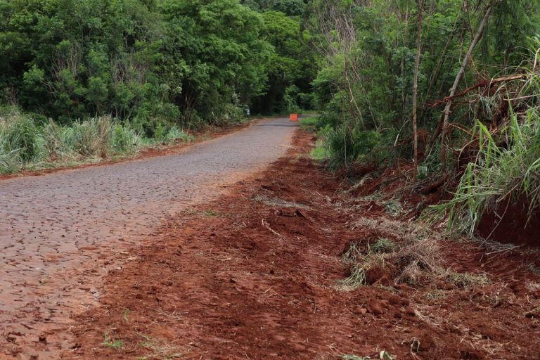 Vereadores solicitam cascalhamento e compactação de solo em trechos de estradas rurais entre a Linha Arara e Linha Maracanã