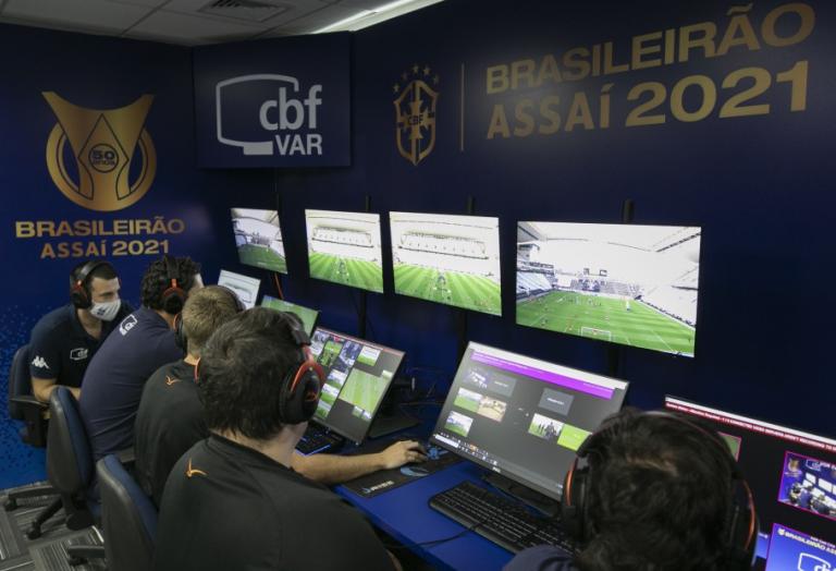 CBF passa a divulgar áudios e imagens das revisões do VAR no Brasileirão