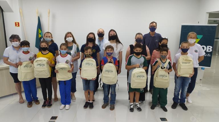 Alunos são premiados no Concurso Cultural 2021 do Sicoob Confiança