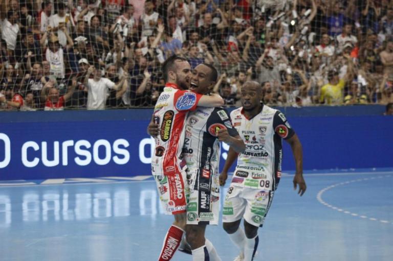 Cascavel Futsal goleia e é campeão da Liga Nacional de Futsal