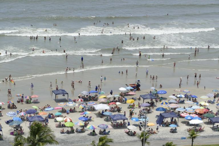 12 dos 59 pontos monitorados no litoral do Paraná estão impróprios para banho, indica boletim