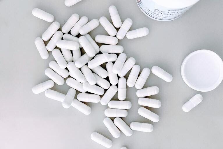 Remédio desenvolvido pela Pfizer reduz hospitalização por Covid-19 em quase 90%, diz estudo