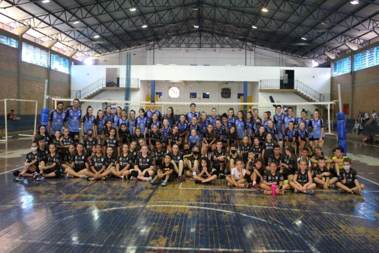 Festival das Escolinhas encerra ano do Voleibol em Santa Helena