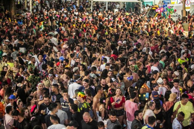 Foz do Iguaçu cancela carnaval de rua de 2022